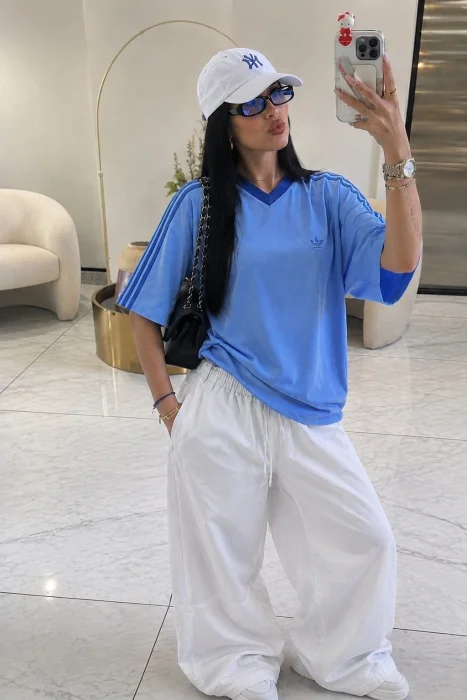 Remera Over Cuello en V Ad