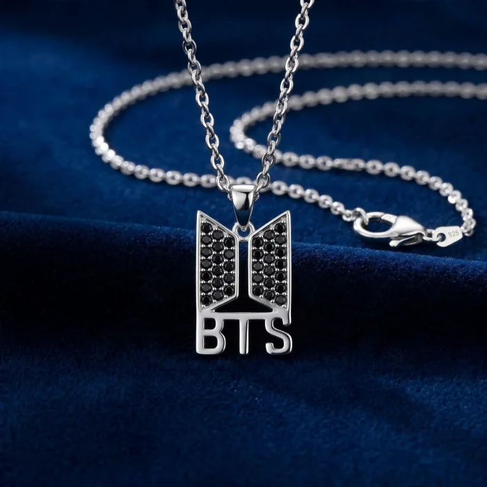 Collar de Bts Plateado con Circones Negros
