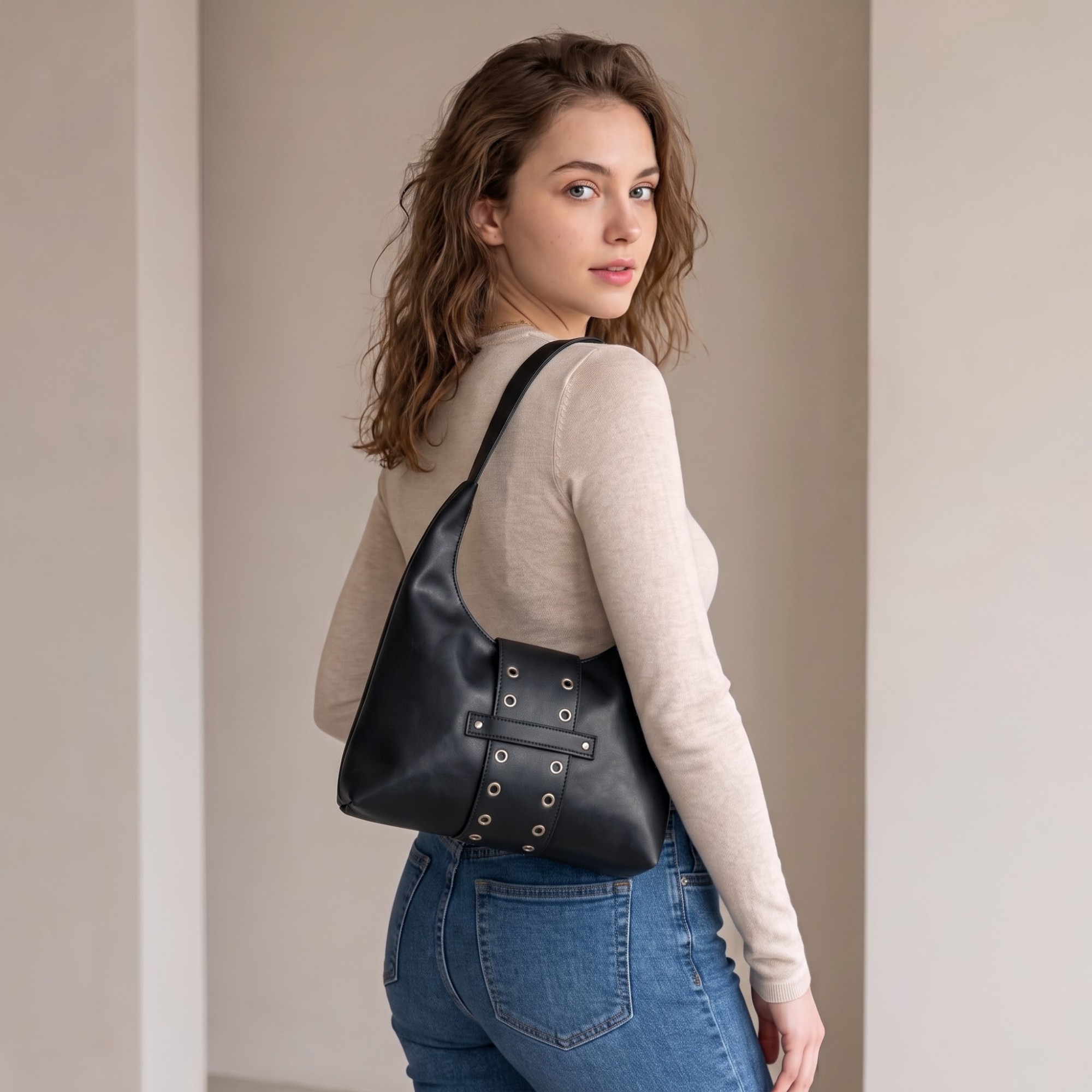 Bolso Boho Cinto con Tachas y Ojal, Mide 30cm X 25cm X 6cm Aproximado, Marroquineria - Imagen 5
