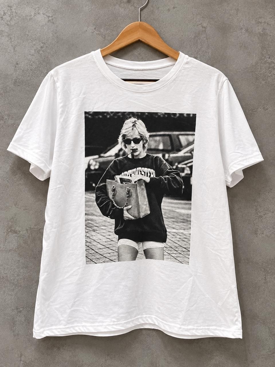 Remera Clásica Lady Di - Imagen 2