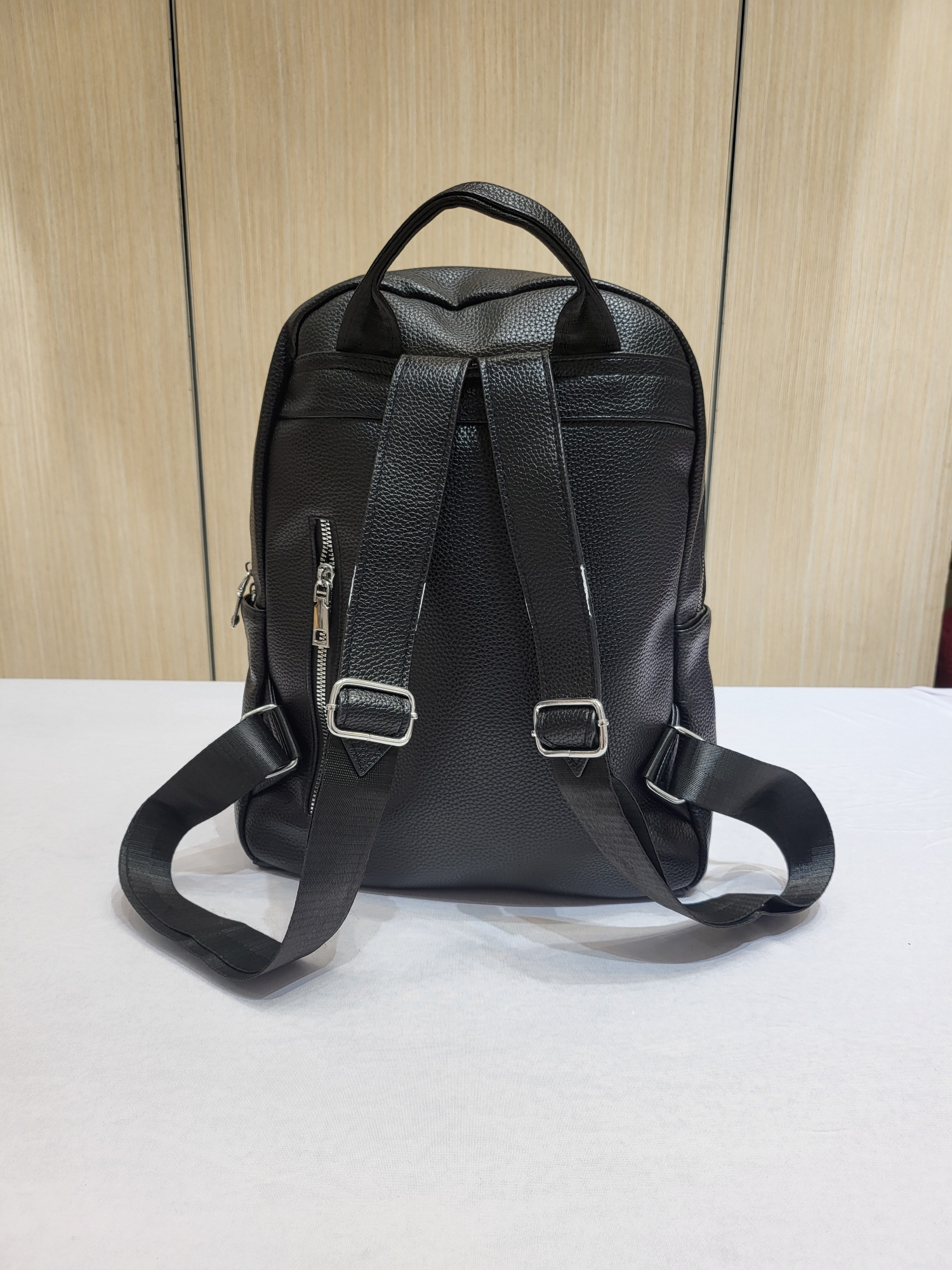 Mochila Clásica Eco Cuero - Imagen 3