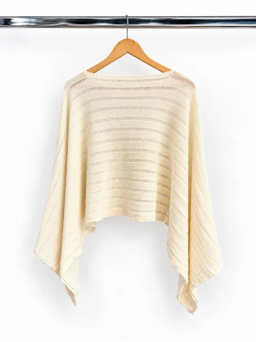 Suéter Poncho Calado de Hilo Liviano  Estilo Boho Chic