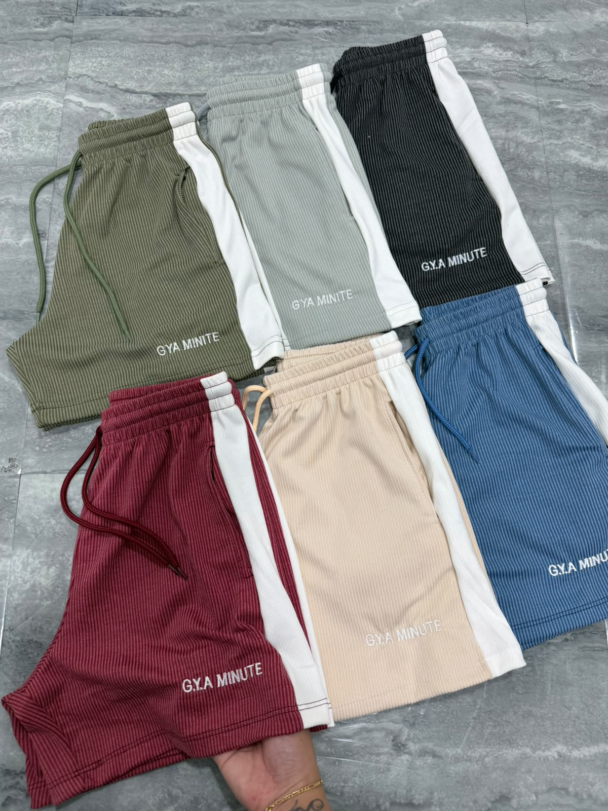 Short Bordado de Morley Diésel con Franja - d368e040-4b41-436f-9bb5-28da65279d1b.jpeg