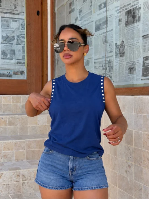 Musculosa Ancha con Tachitas
