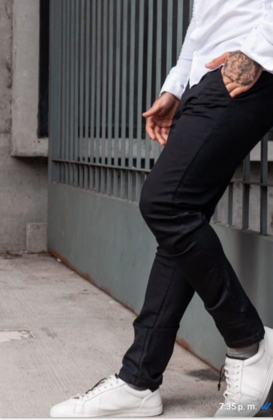 Pantalon Corte Chino Elastidado en Color Negro - Imagen 2