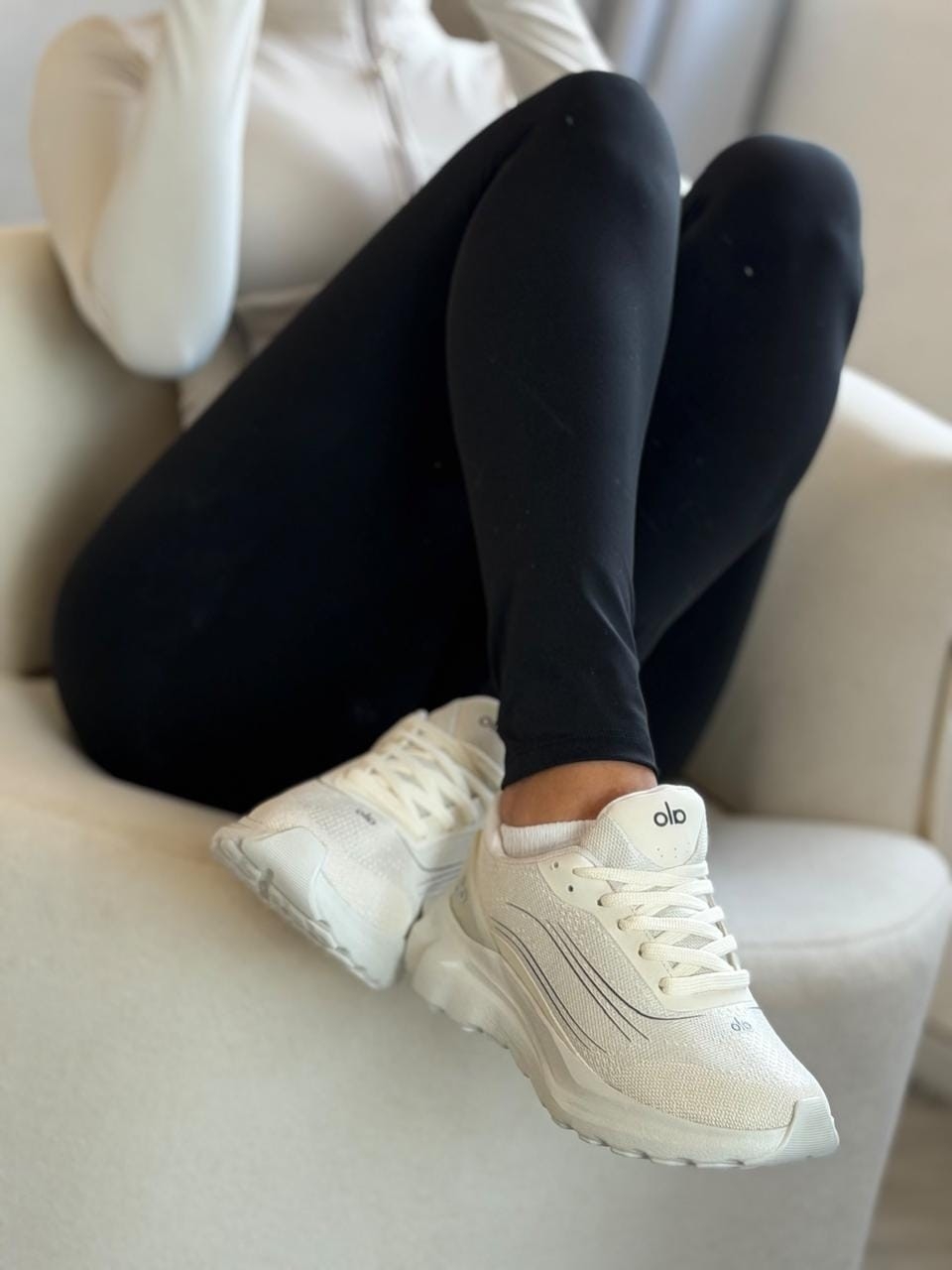 Zapatillas Importadas Alo Running Blancas - Imagen 2