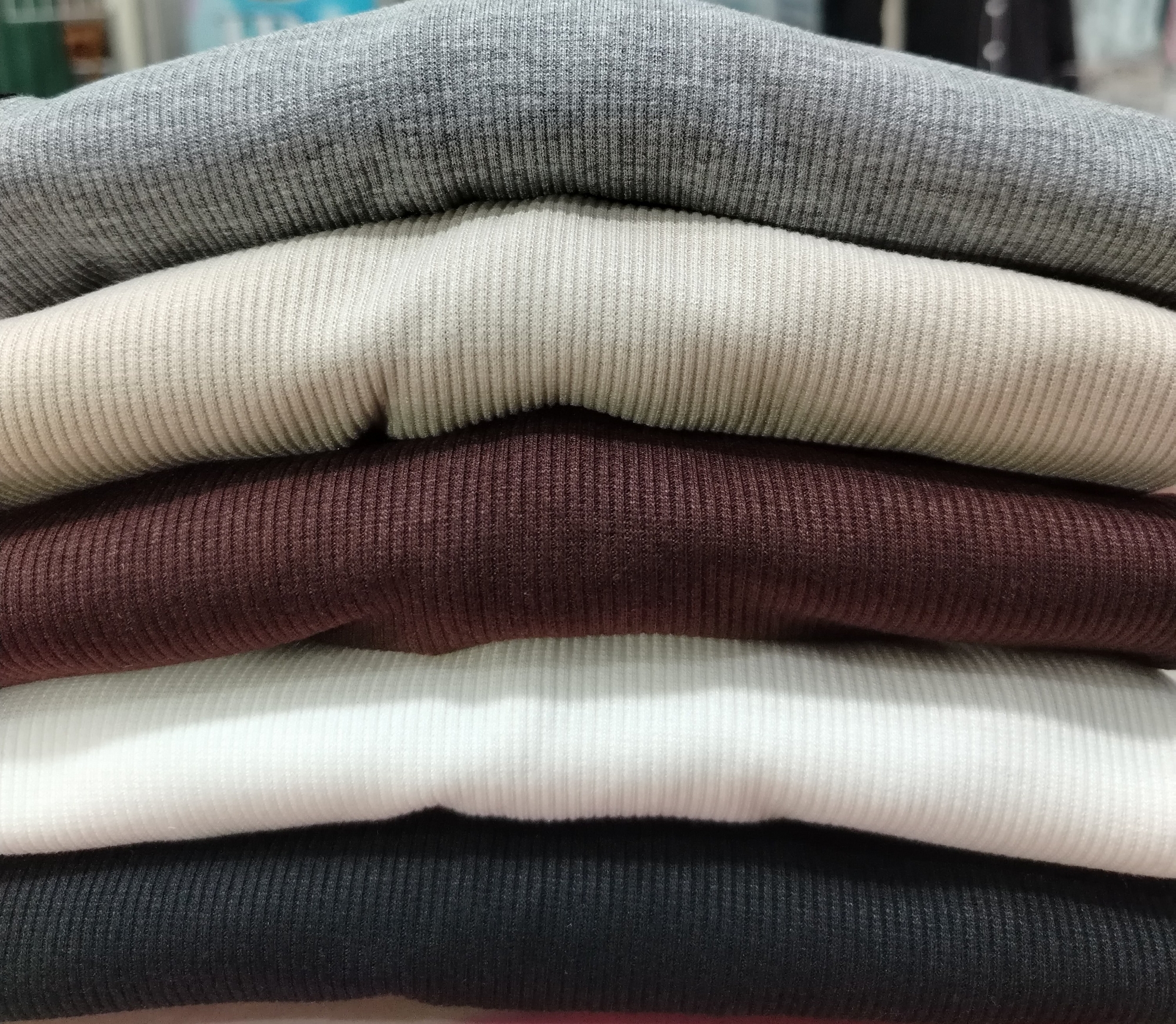 Remera de Morley Rib con Lunares y Tachas - Imagen 3