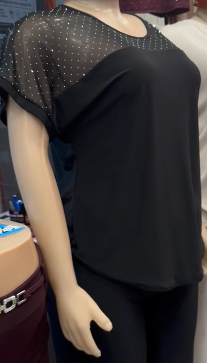 Blusa con Tull y Strass Talles Especiales 6,8,10,12 - Imagen 2