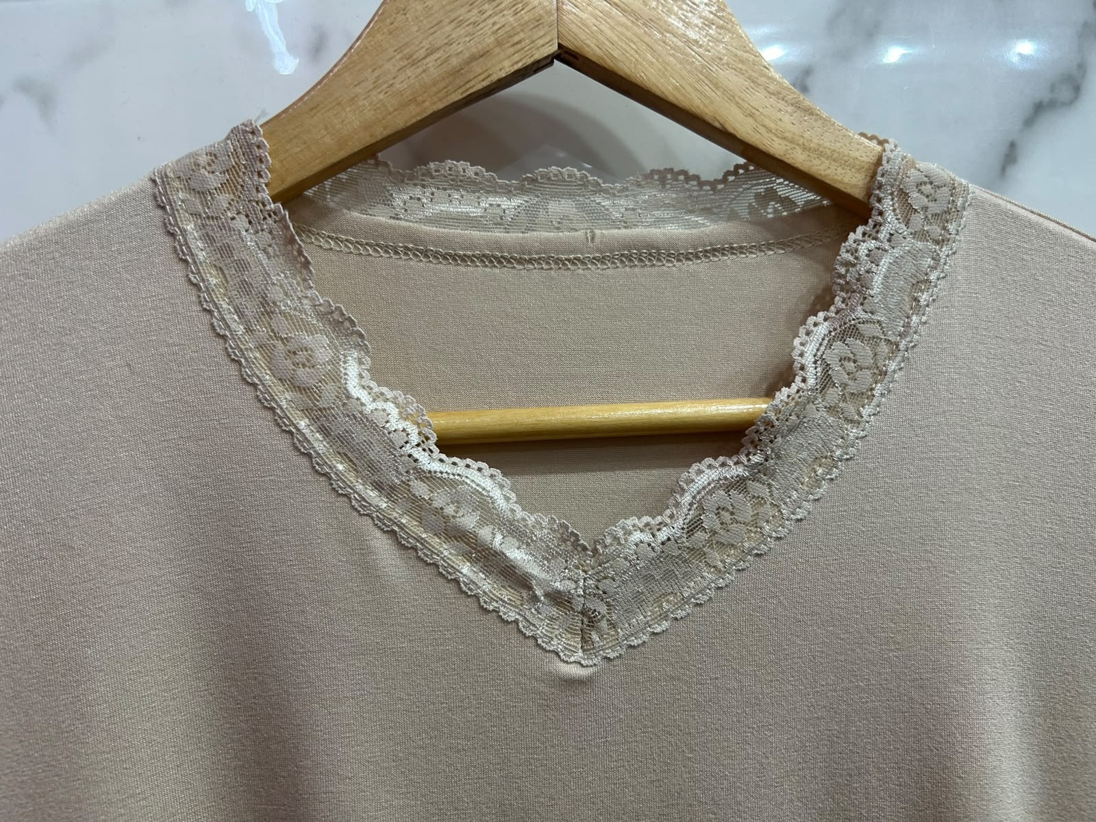 Remera Escote ( V ) con Encaje - Imagen 3