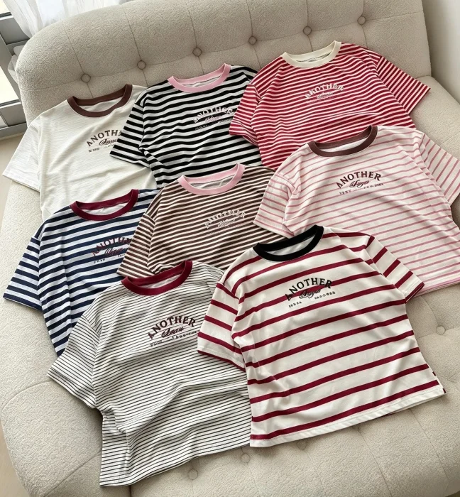 Remera Cuello Combinado Bordada