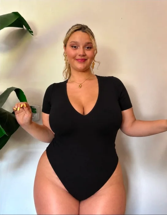 Body Escote V Curvy