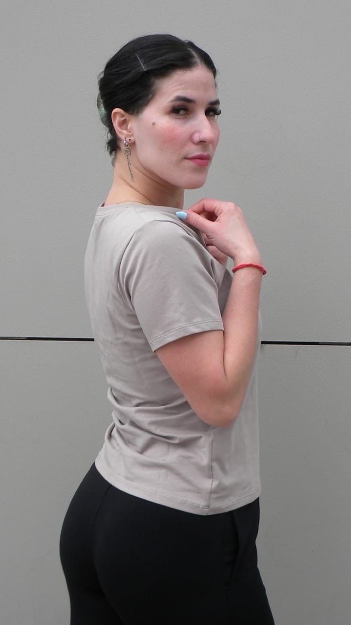 Remera Escote V Algodón con Lycra - Imagen 2