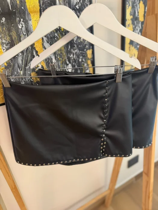 Pollera de Eco Cuero con Tachas Bar
