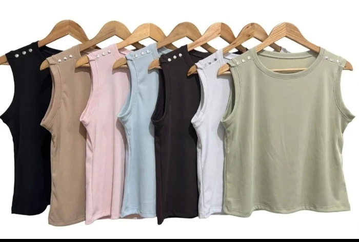 Musculosa con Tachas