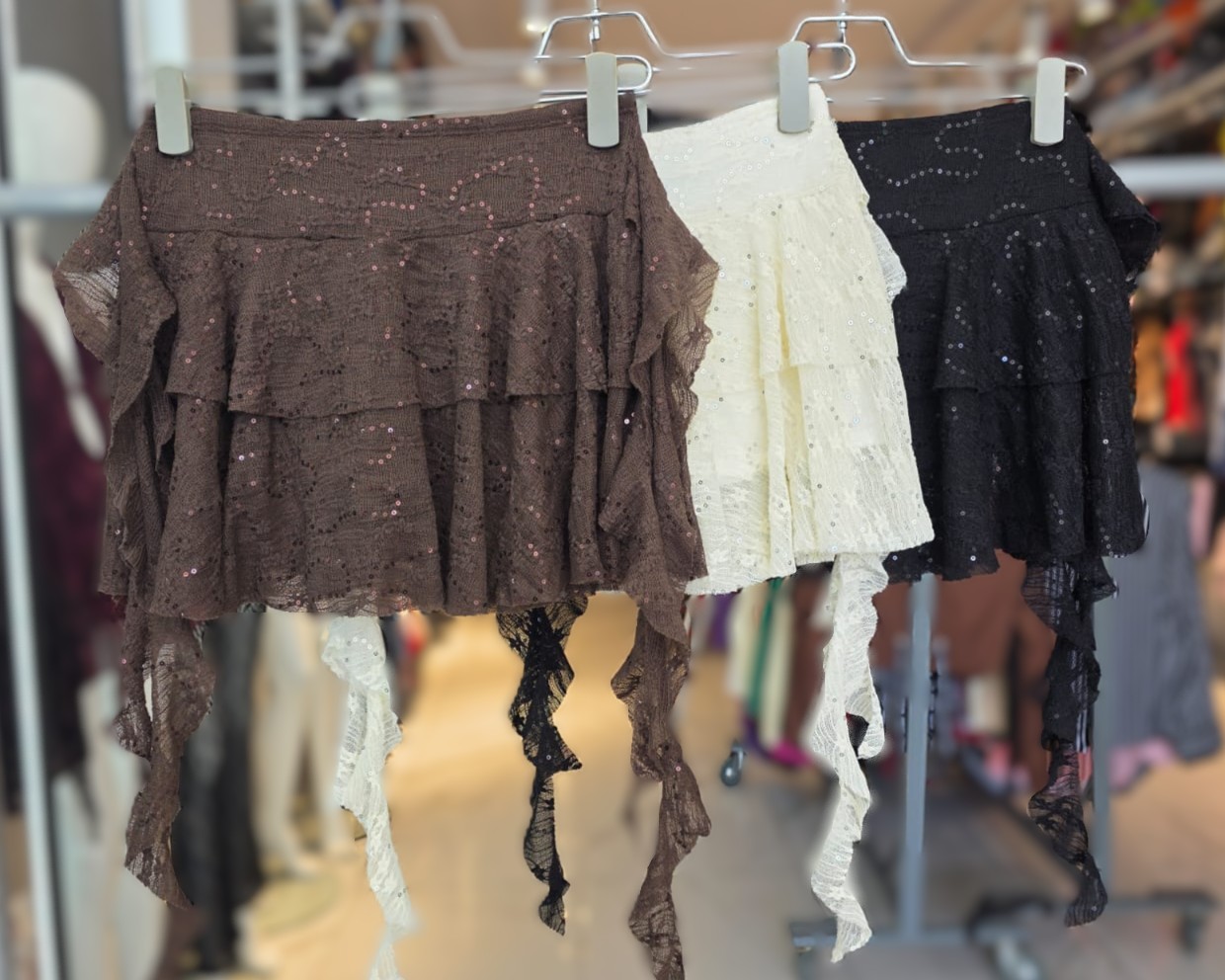 Pollera Short 2 Volados Largos Encaje Bordado Lentejuela - 260%20pollera%20short%20volado%20largo%20encaje%20lentejuela%20(1).jpeg