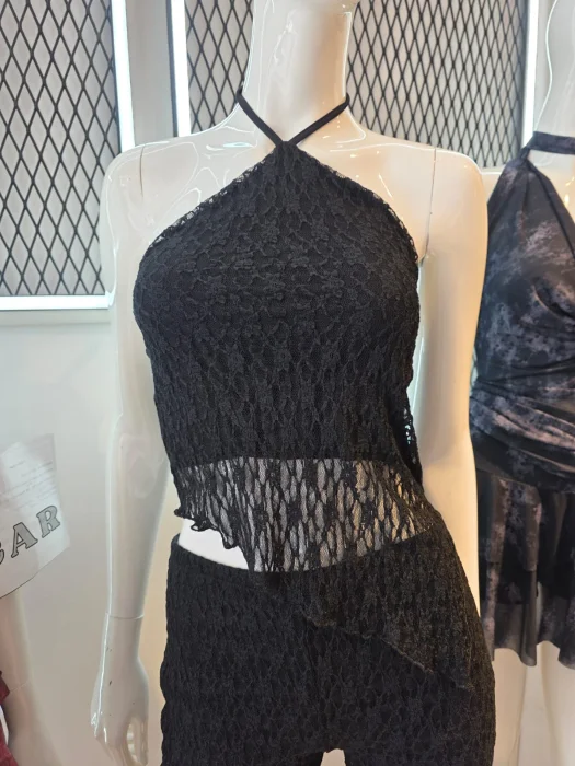 Top Halter Tiritas con Pico Encaje