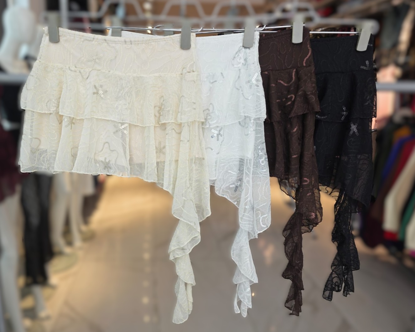 Pollera Short con Cola al Costado Largo Tul Bordado - 274%20pollera%202%20volado%20y%20cola%20volado%20lateral%20tul%20bordado%20lentejuela%20(7).jpeg