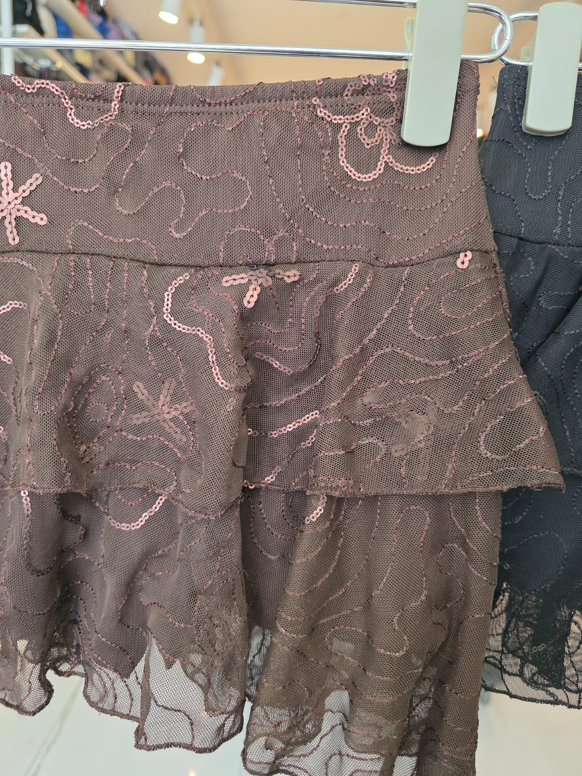  Pollera Short con Cola al Costado Largo Tul Bordado - 274%20pollera%202%20volado%20y%20cola%20volado%20lateral%20tul%20bordado%20lentejuela%20(2).jpeg