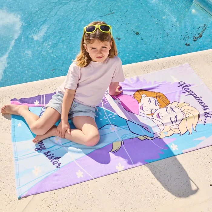 Toallón Infantil Frozen Piñata 70x130 Cm con Bolso Microfibra Suave Secado Rápido