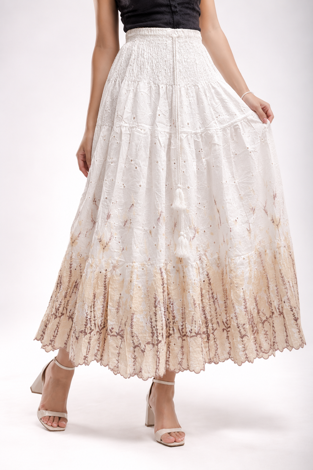 Brodery Pollera - Falda%20blanca%20bordada%20con%20degradado%20bot%C3%A1nico.png