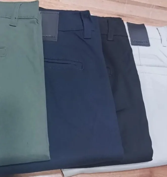 Pantalon Corte Chino en Color Azul
