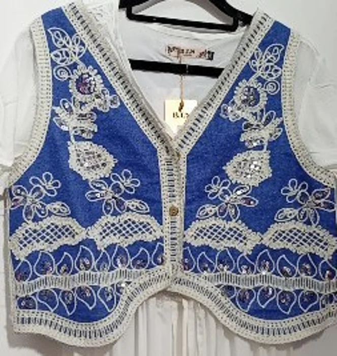 Chaleco Denim con Bordado y Lentajuelas