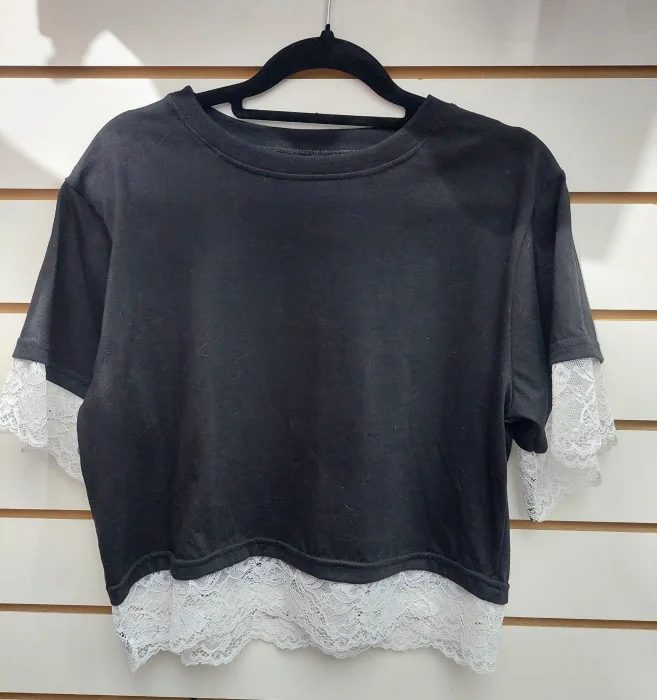 Remera Corta con Puntilla