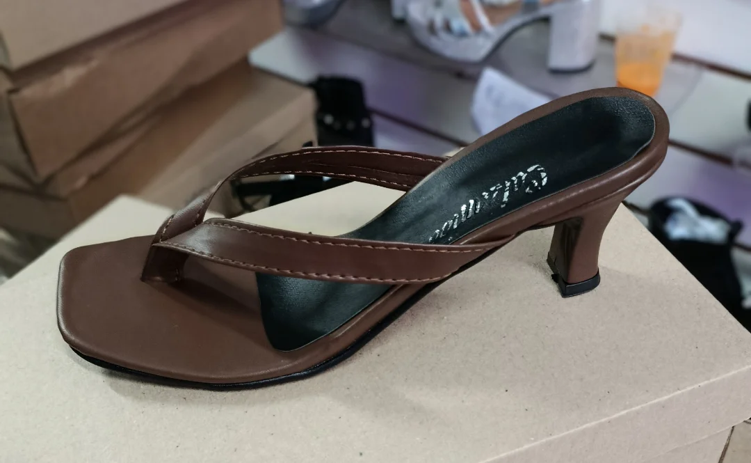 Sandalia Taco Chupete Choco - Imagen 3