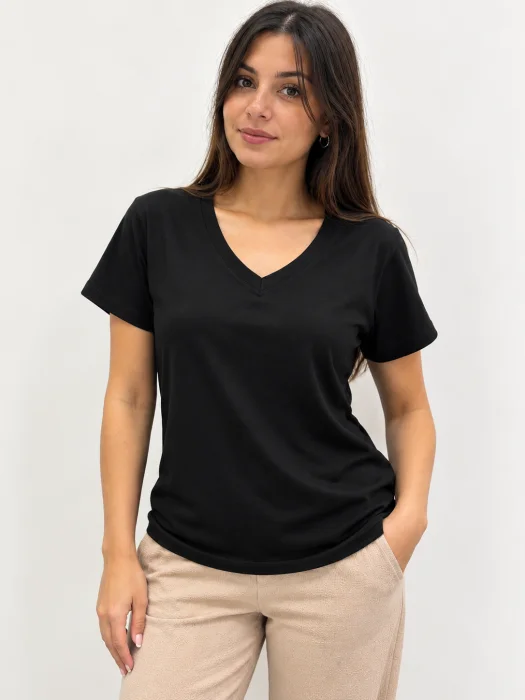 Remera Cuello V