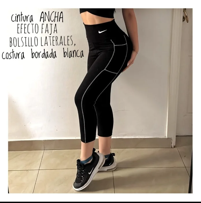 Capri Deportivo Bordado con Bolsillos Laterales. Saplex