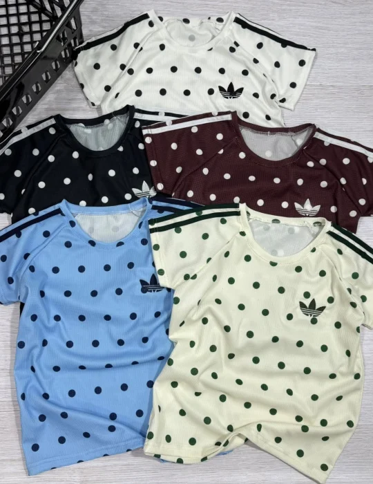 Remera Adi Lunares