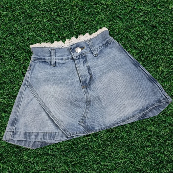 Short Pollera con Encaje en la Cintura.
