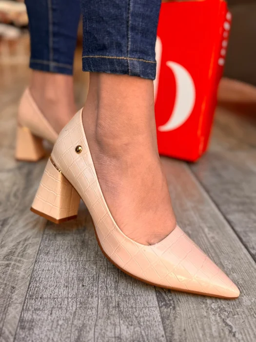 Stiletto Taco Cuadrado Croco Beige