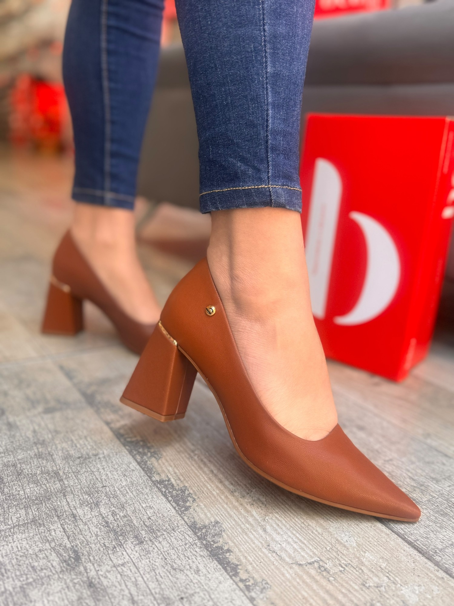 Stiletto Taco Cuadrado Croco Beige - Imagen 2