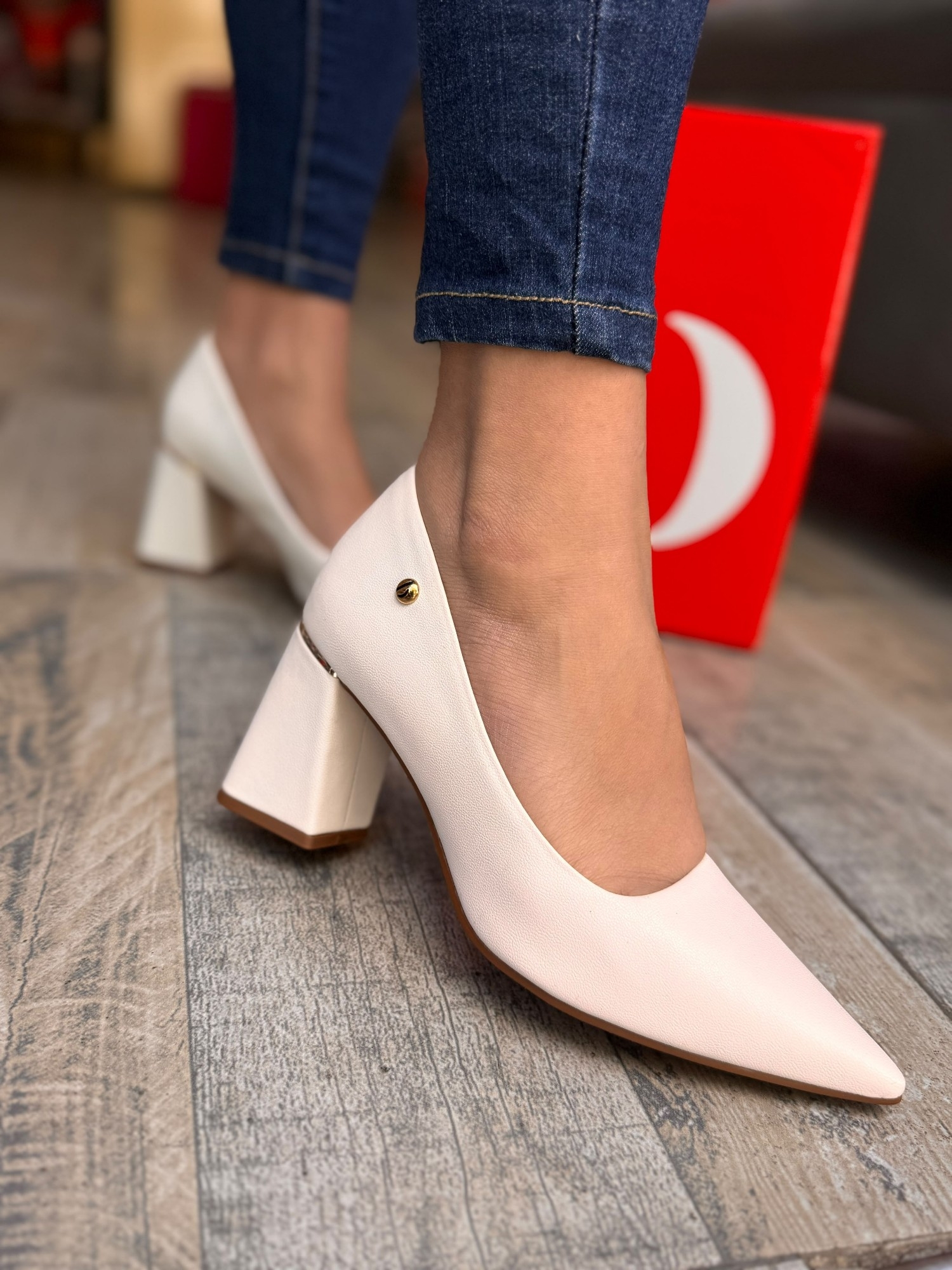 Stiletto Taco Cuadrado Croco Beige - Imagen 3