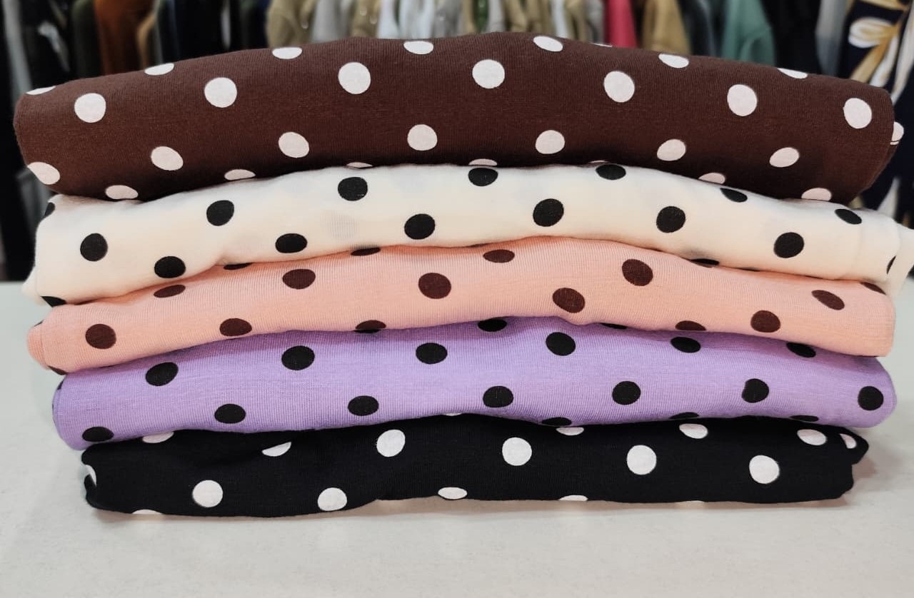 Remeras Básicas de Modal Viscosa con Lunares - Imagen 3