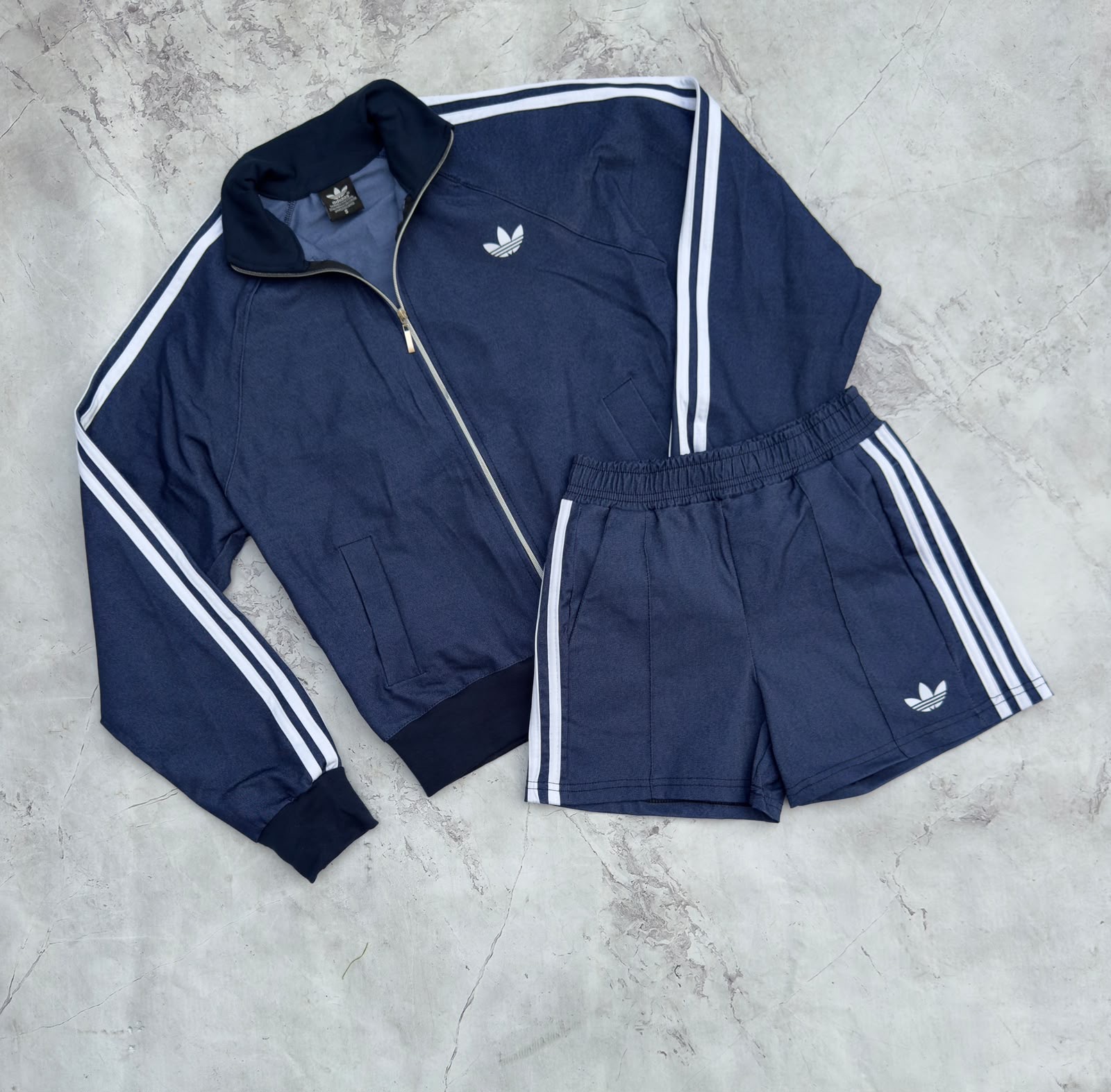 Conjunto Adi Denim - 055a58fc-b36c-478e-ac58-a815e6096f0e.jpeg