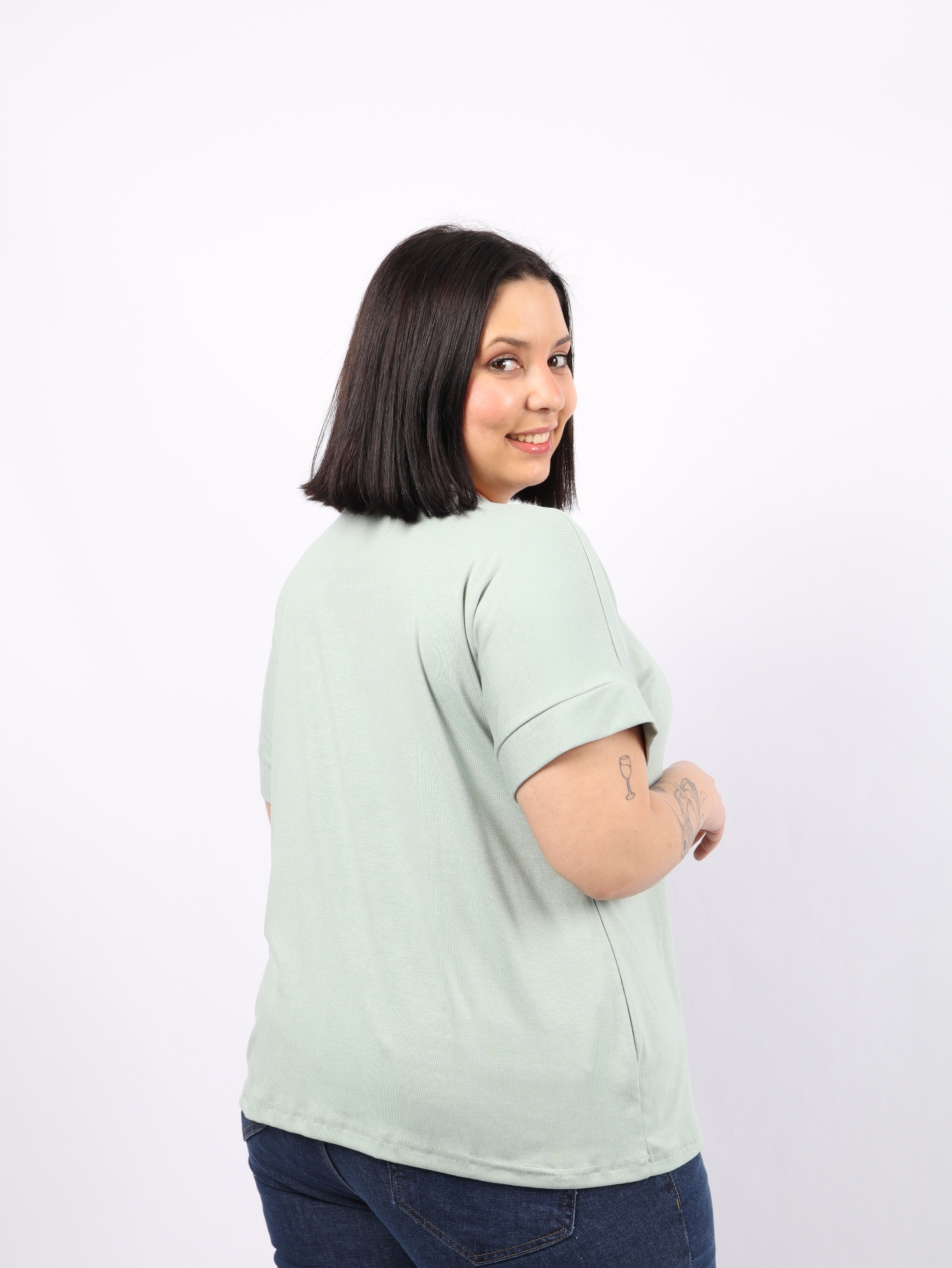 Remera  Valeria  Cuello  V!!! - Imagen 2