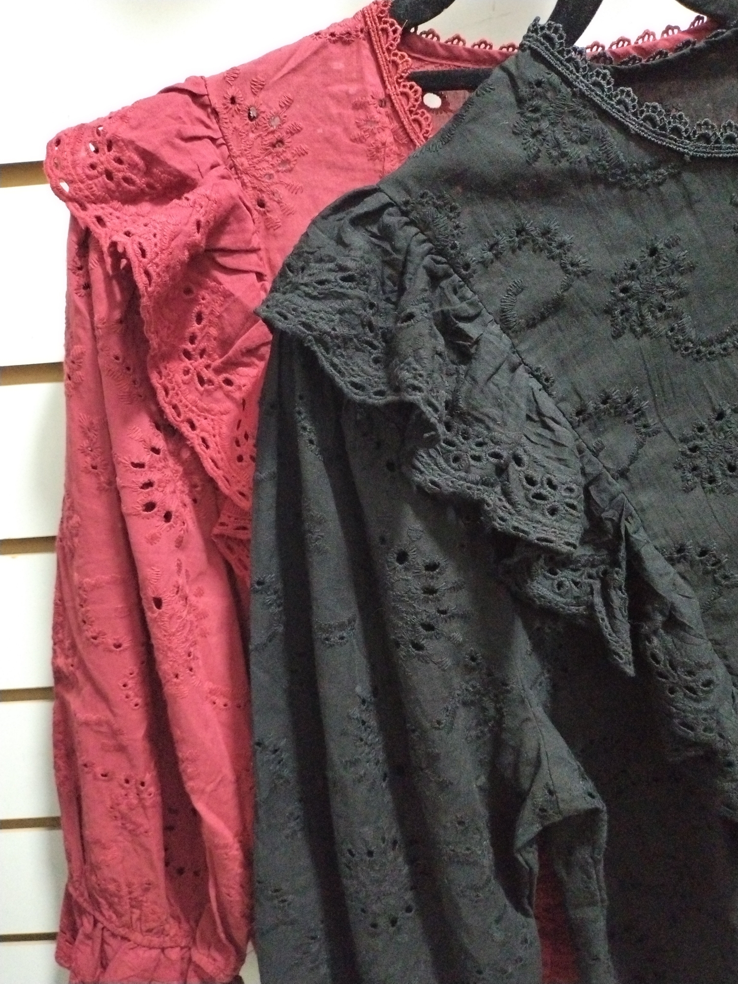 Blusa con Volados. Toda de Broderie - Imagen 3