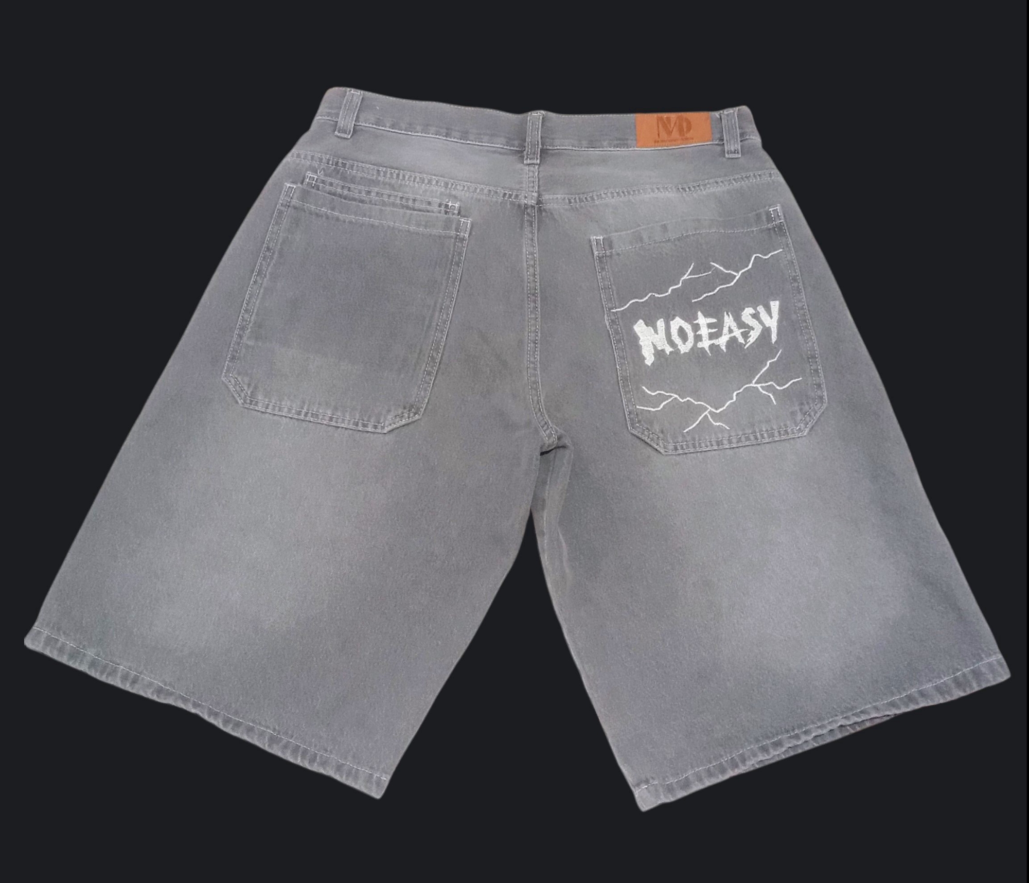 Bermuda Baggy Gris Fyb con Bordado - Imagen 2