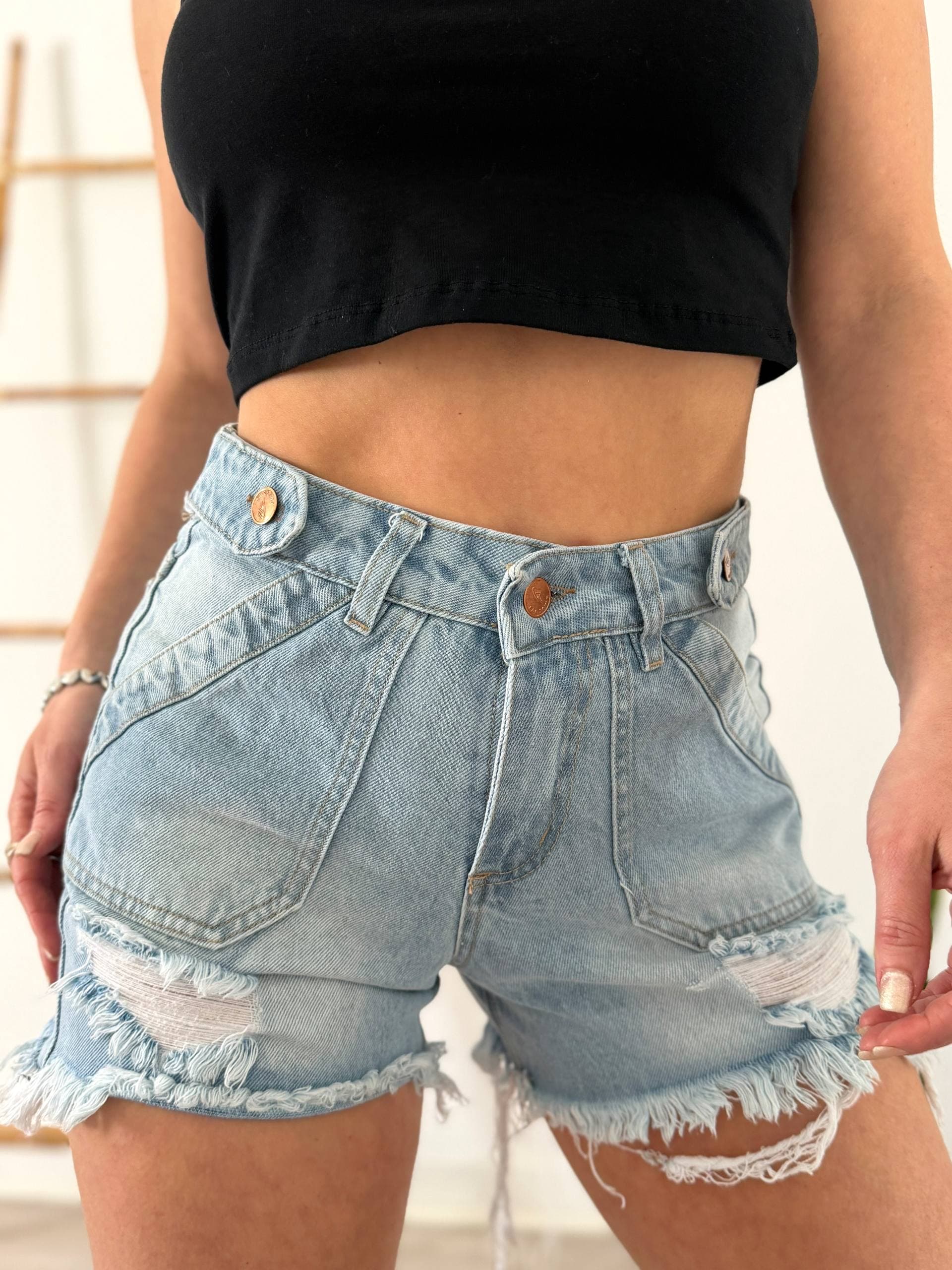 Short Jeans - c2cb97b7-2038-44a9-a2b4-2b813a1e2049.jpeg