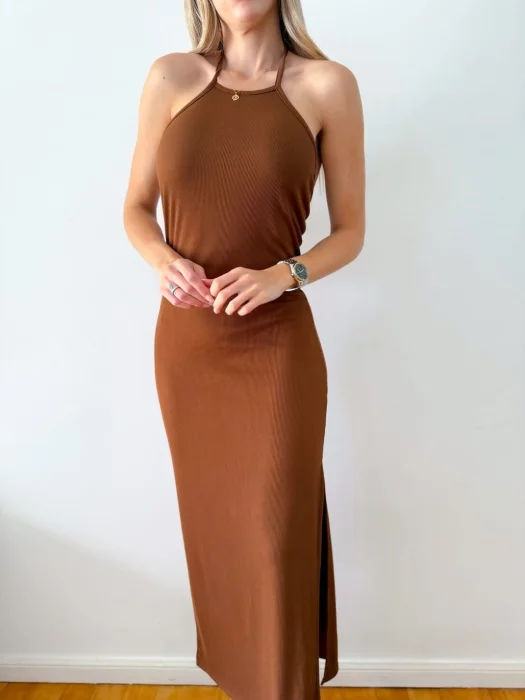 Vestido con Tira al Cuello