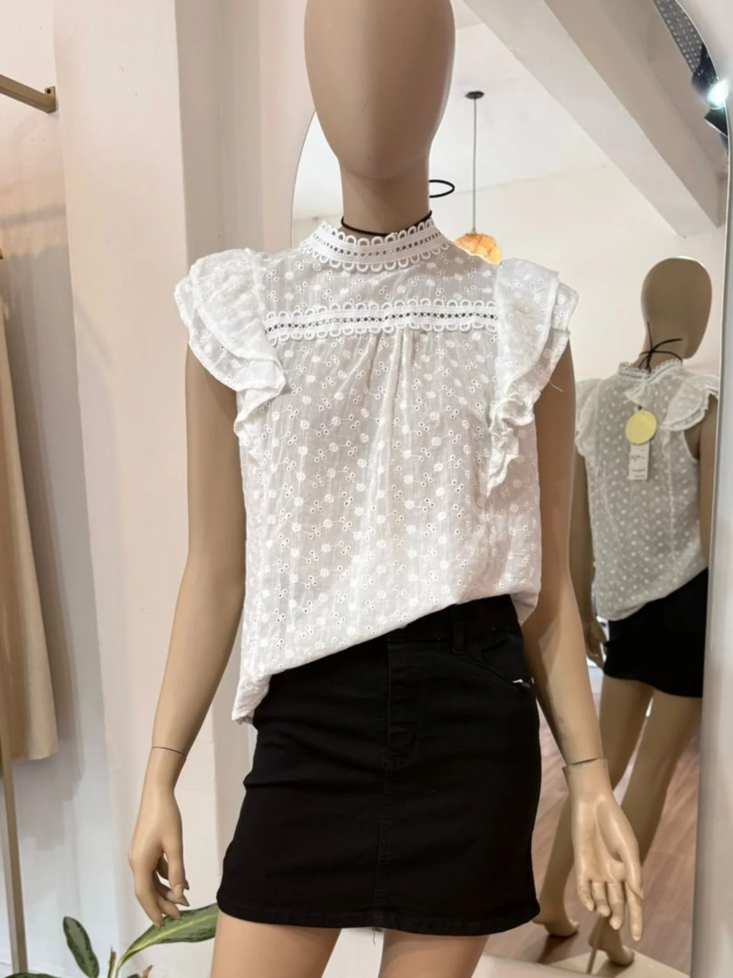 Blusa Ana - SaveClip.App_622421119_17881596402451030_1735379505814427925_n.jpg