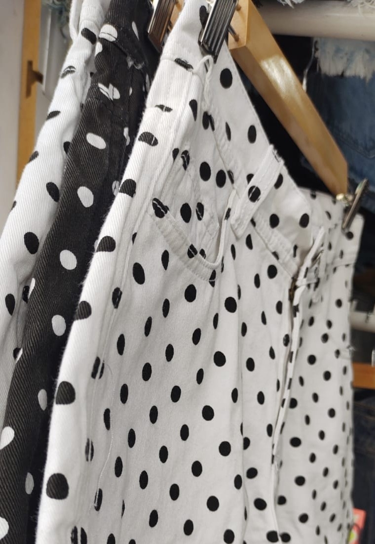 Short Rígido Estampado Lunares - Imagen 2