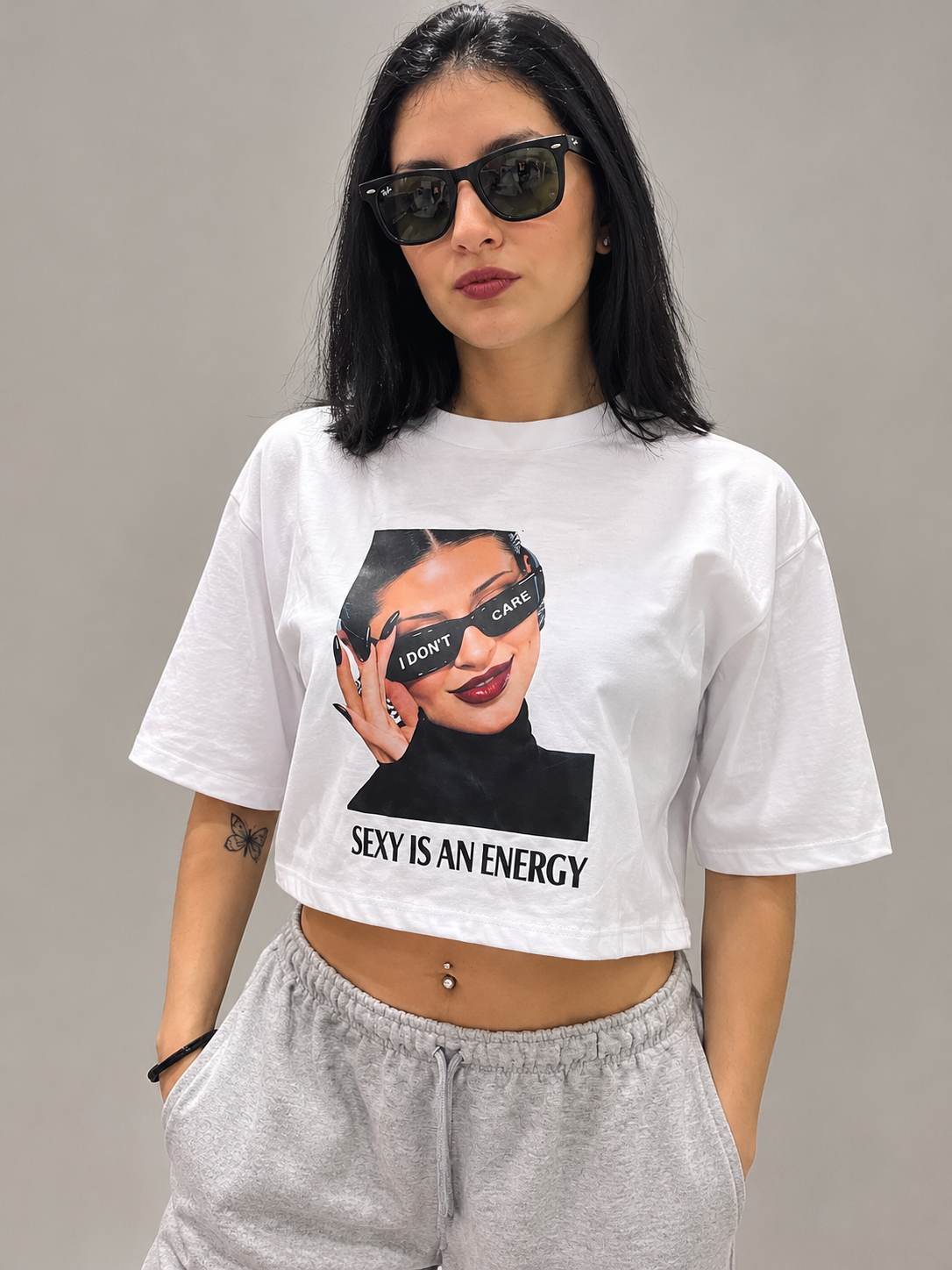 Remera Boxy - Retrato%20editorial%20de%20moda%20minimalista%20(1).png