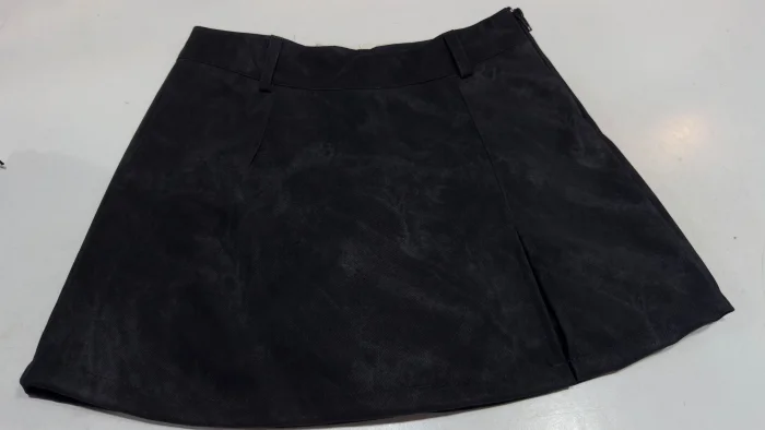Pollera Short con Tajo Delantero. Gamuza.