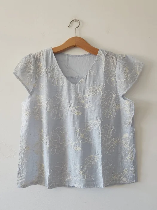 Remera Blusa Bordada con Strass Importada