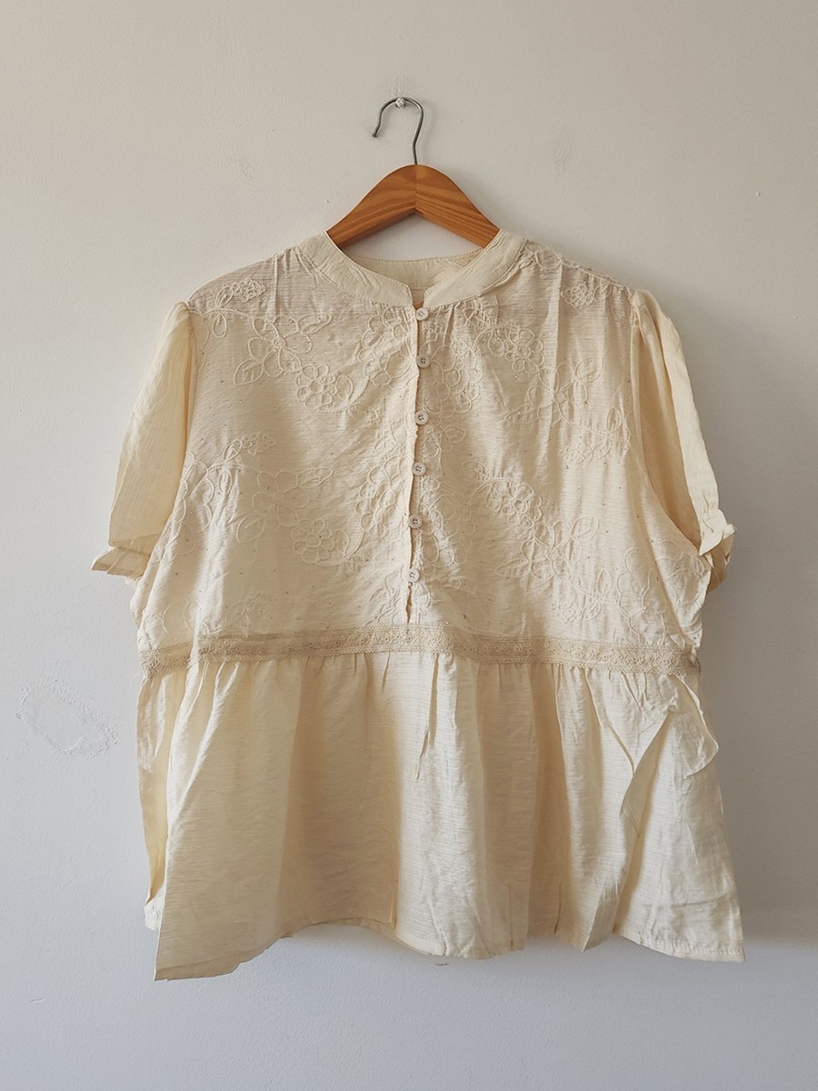 Blusa con Botones Bordada Strass Importada - Imagen 2