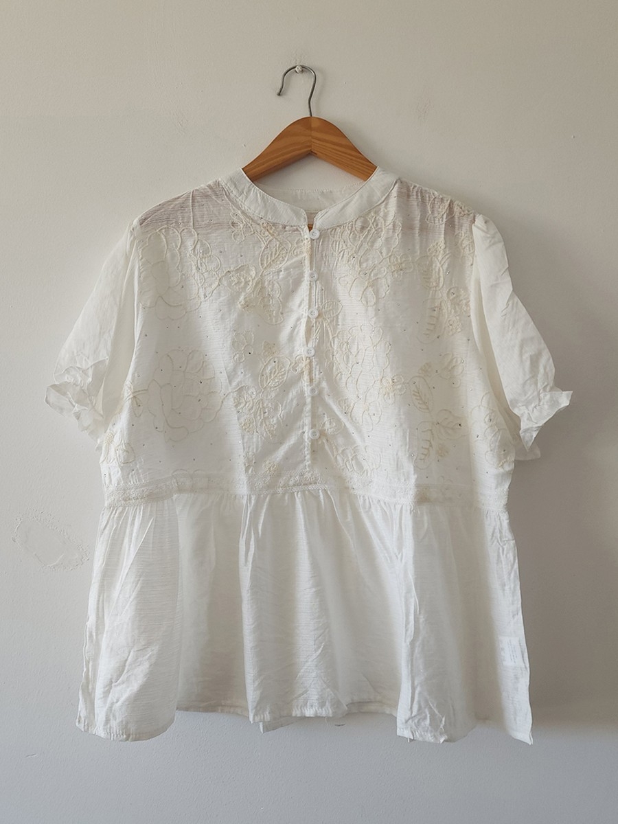 Blusa con Botones Bordada Strass Importada - Imagen 3