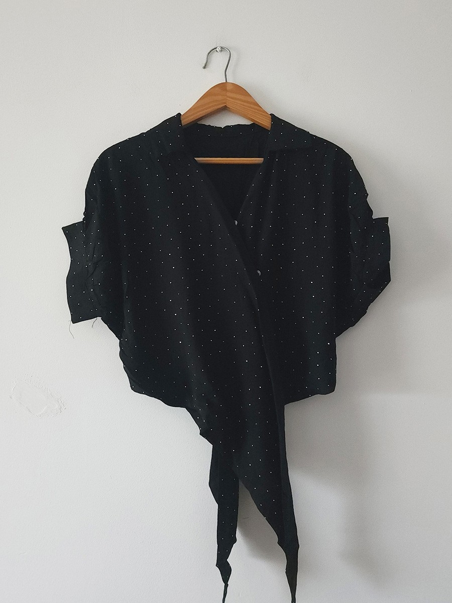 Camisa con Nudo Strass Corta Cintura Importada - Imagen 3